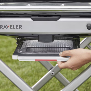 Bandeja de extracción de grasa en la barbacoa de gas portatil Weber Traveler